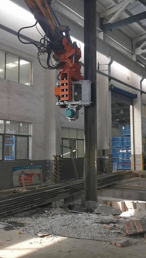 側夾式打樁機振動錘無錫廠房施工9米鋼板樁